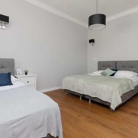 City Center Aparthotel Chmielna By Noclegi Renters Warschau Buitenkant foto